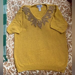 Vintage crew neck sweater with fun beading